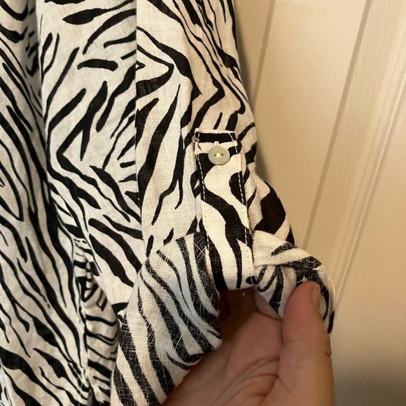 Cynthia Rowley Zebra Print 100% Linen Blouse Size 3X 3 Roll‎ Tab Sleeves - Picture 4 of 6